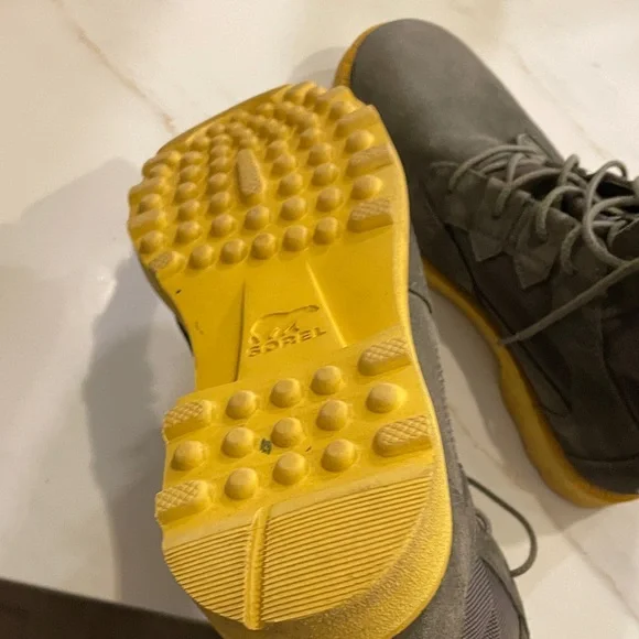 Sorel Men's Boots Gray with Yellow Soles 9.5 - Picture 9 of 10